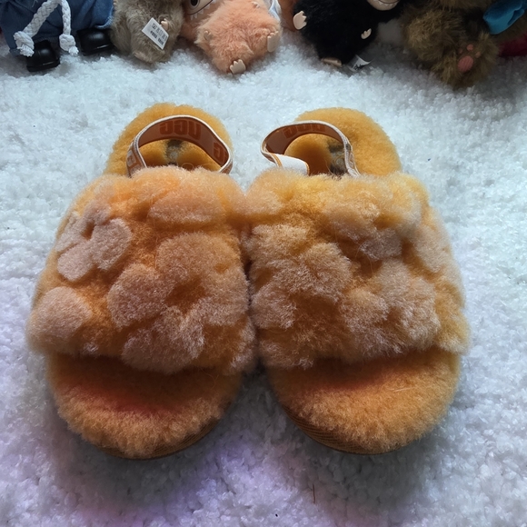 Ugg Oh Yeah Slides - Picture 1 of 5